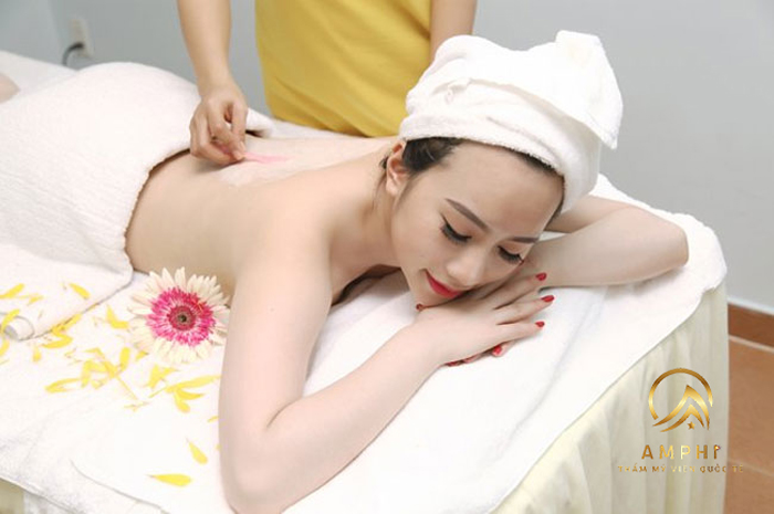 khách hàng tắm trắng tại amphi