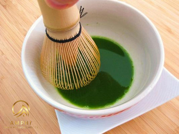 se khít lỗ chân lông bằng rau răm