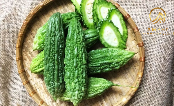 trị mụn bằng mướp đắng