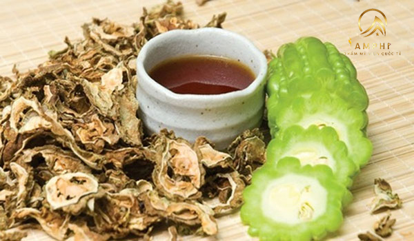 trị mụn bằng mướp đắng