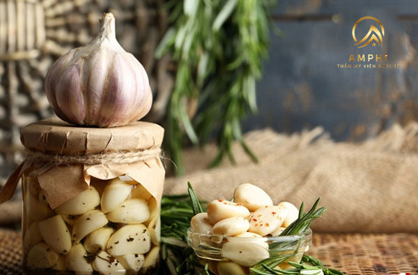 trị mụn bằng tỏi