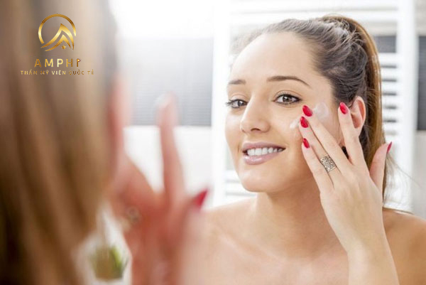 trị mụn kem đánh răng