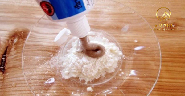 trị mụn kem đánh răng