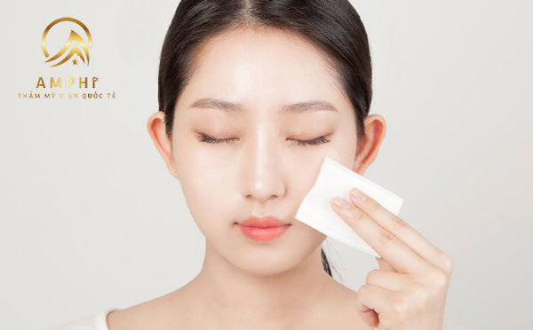 cách chăm sóc da bằng nước hoa hồng