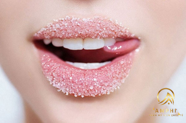 Tuyệt chiêu hút chì môi lấy lại đôi môi hồng hào quyến rũ Tuyệt chiêu hút chì môi lấy lại đôi môi hồng hào quyến rũ