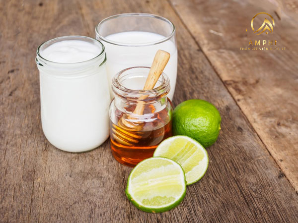 se khít lỗ chân lông bằng sữa tươi