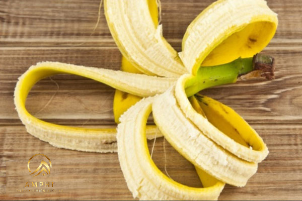 tẩy trắng răng bằng vỏ chuối