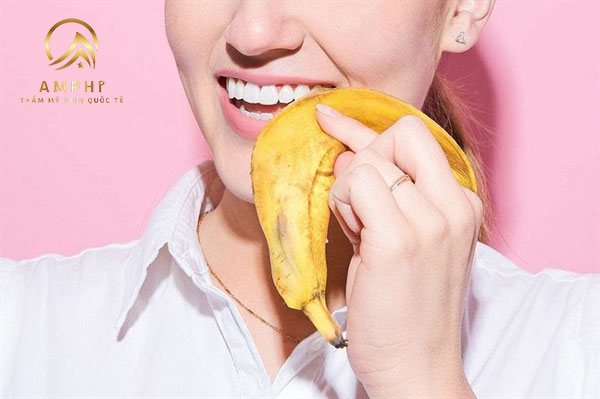 Bí mật cách tẩy trắng răng bằng vỏ chuối