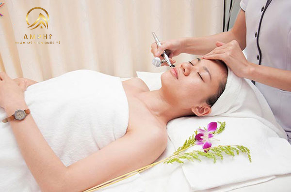 thu nhỏ lỗ chân lông ở spa