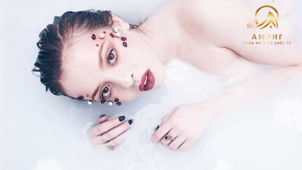 Cách tắm trắng bằng sữa non bí mật của những mỹ nữ ngày xưa Cách tắm trắng bằng sữa non bí mật của những mỹ nữ ngày xưa